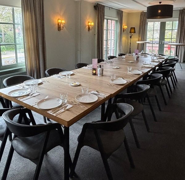 Sfeervolle familiekamer bij De Eetvilla in Soest voor private dining, lunch en diner in huiselijke setting.